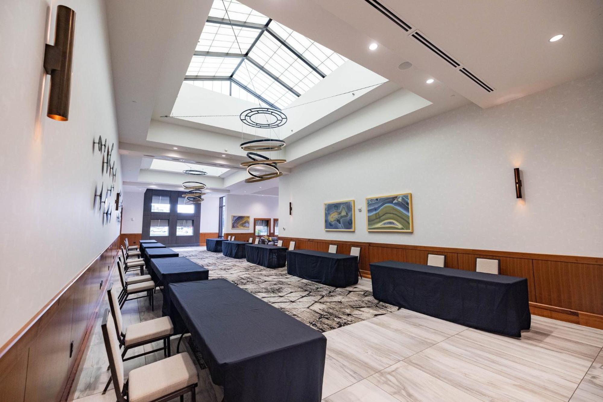 Crowne Plaza Lansing By Ihg Hotell Exteriör bild