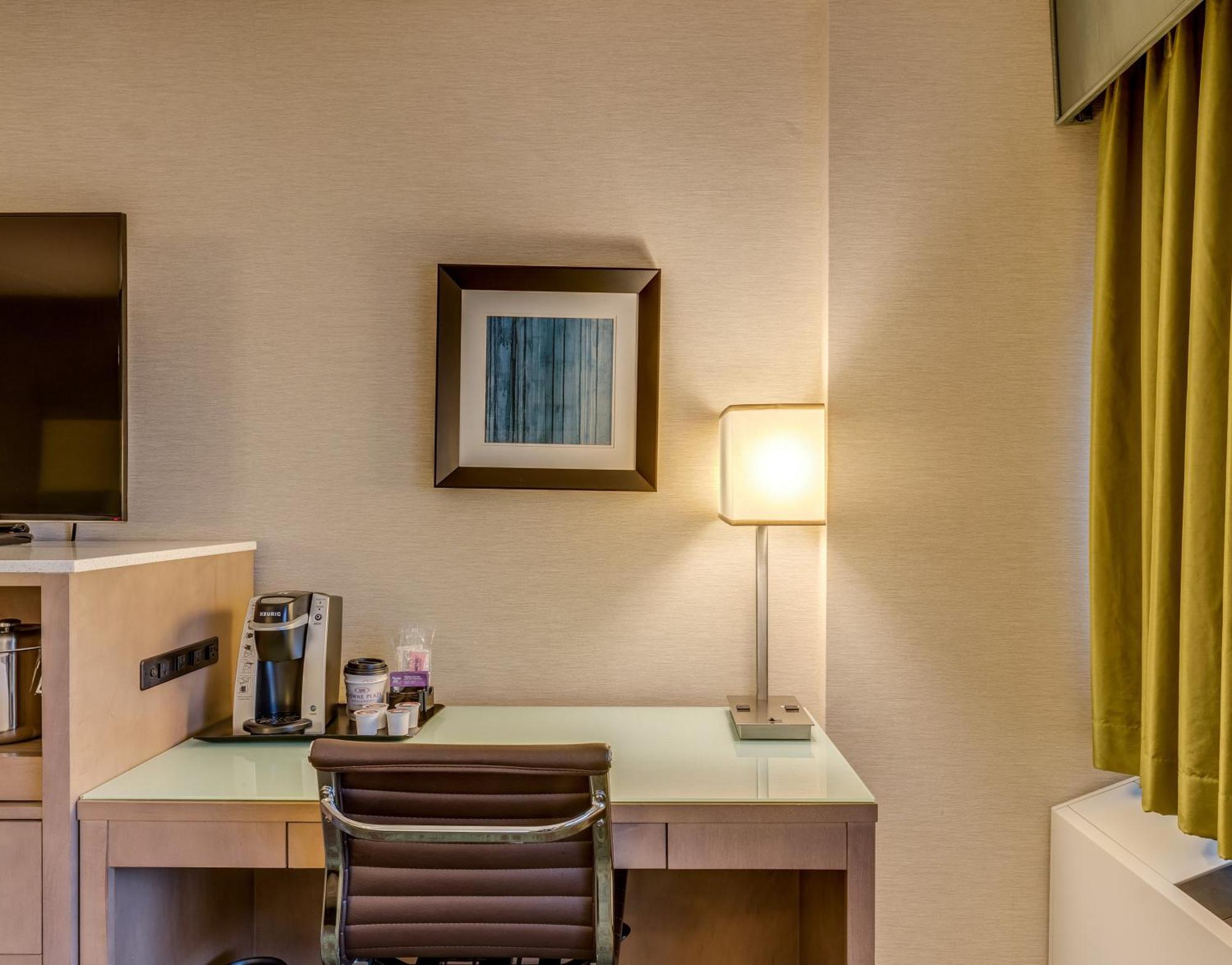 Crowne Plaza Lansing By Ihg Hotell Exteriör bild