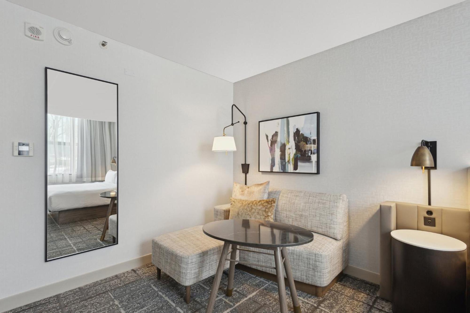 Crowne Plaza Lansing By Ihg Hotell Exteriör bild