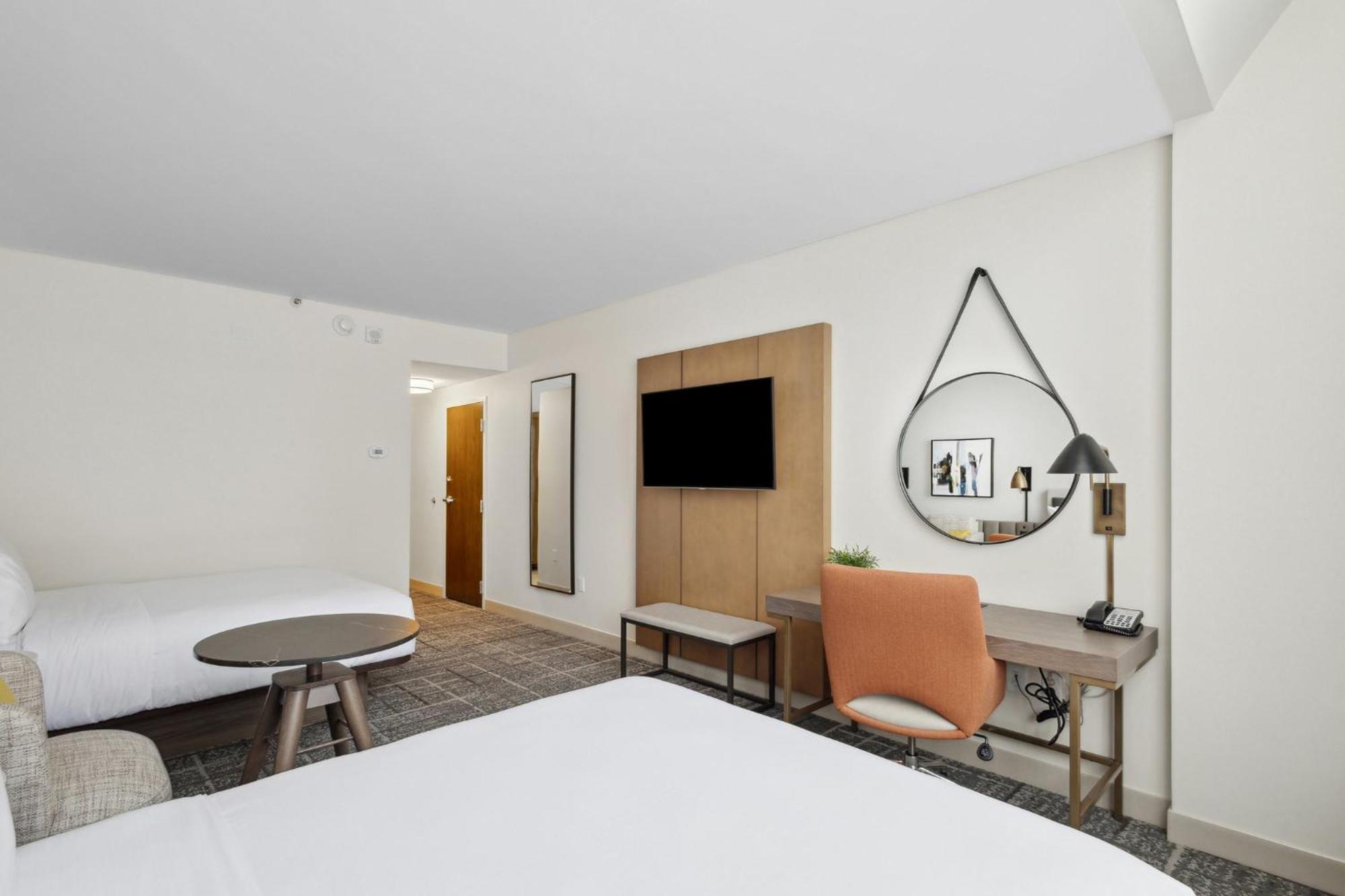 Crowne Plaza Lansing By Ihg Hotell Exteriör bild